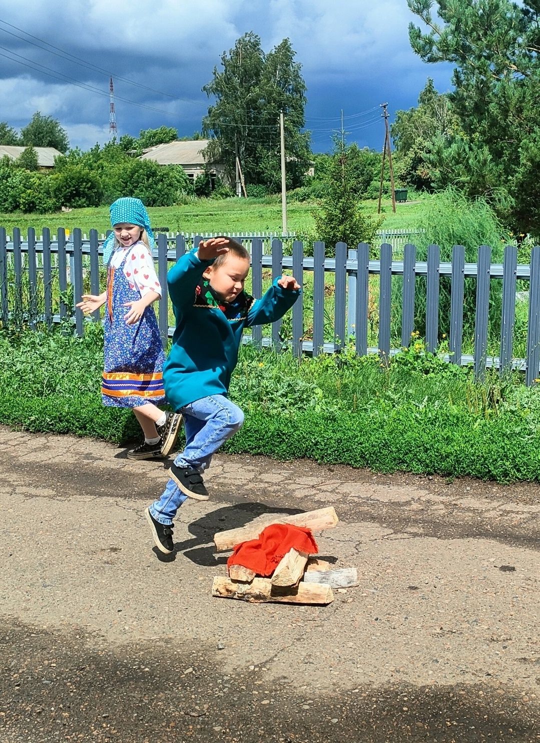 Игры, веселье и поиски папоротника: в Чистопольском районе отпраздновали Ивана Купалу