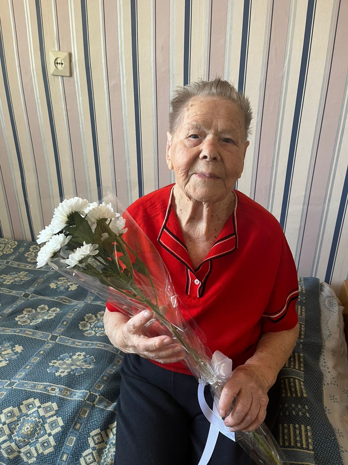 В Чистополе труженица тыла принимала поздравления с 95-летием