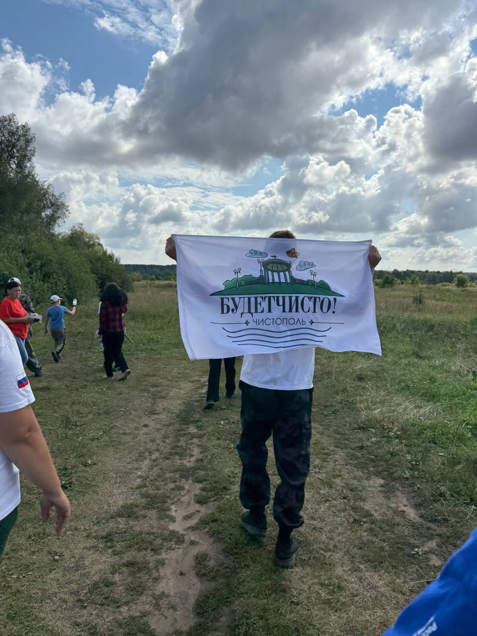 Экоактивисты Чистопольского района очистили берег реки Прость в рамках акции «Вода России»