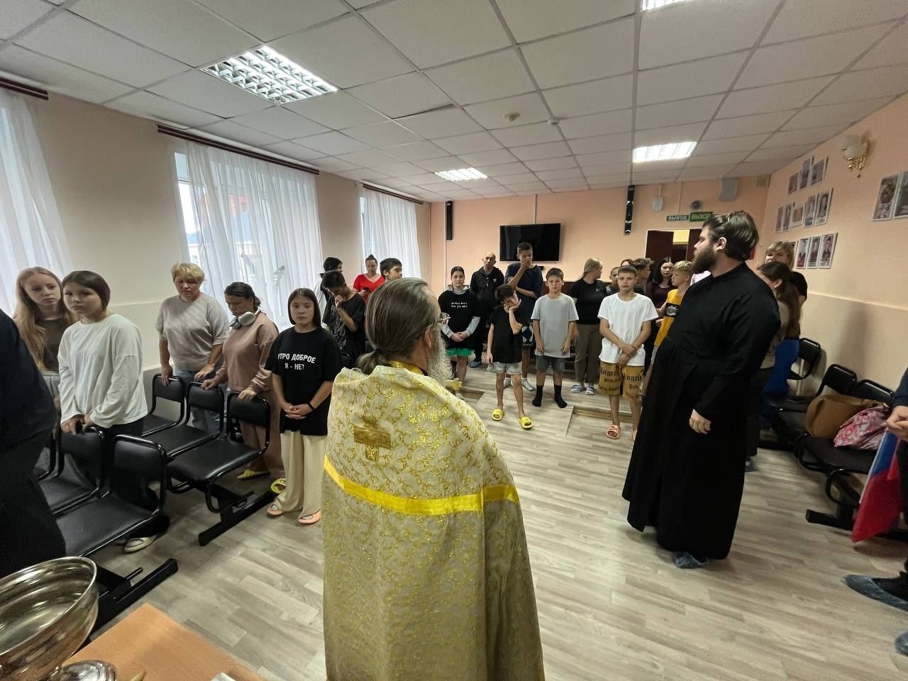 В Чистополе прошел товарищеский футбольный матч между священнослужителями и воспитанниками детского дома