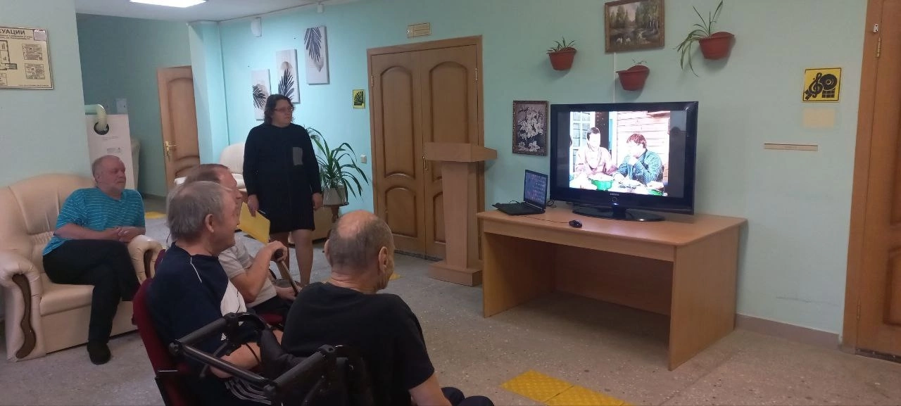 Познавательный час о Георгии Данелии прошел в чистопольском доме-интернате