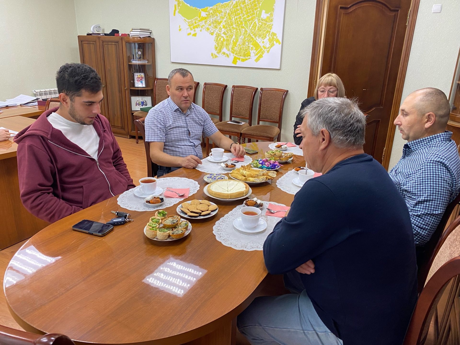Руководитель исполкома Чистопольского района Эдуард Хасанов встретился с ветеранами СВО