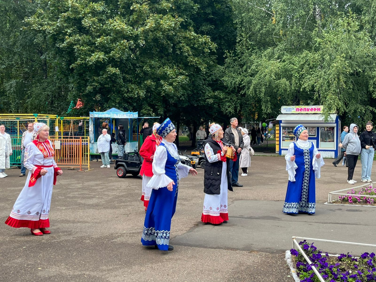 В Чистополе ярко отметили двойной праздник в Скарятинском саду