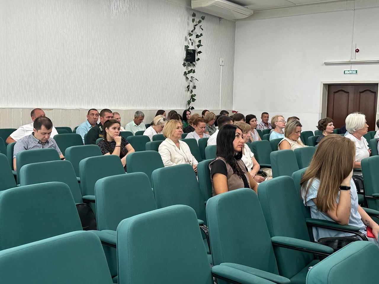 Цифровизация ЖКХ, рекордный урожай и «Рок-берега»: главное с совещания в Чистопольском районе
