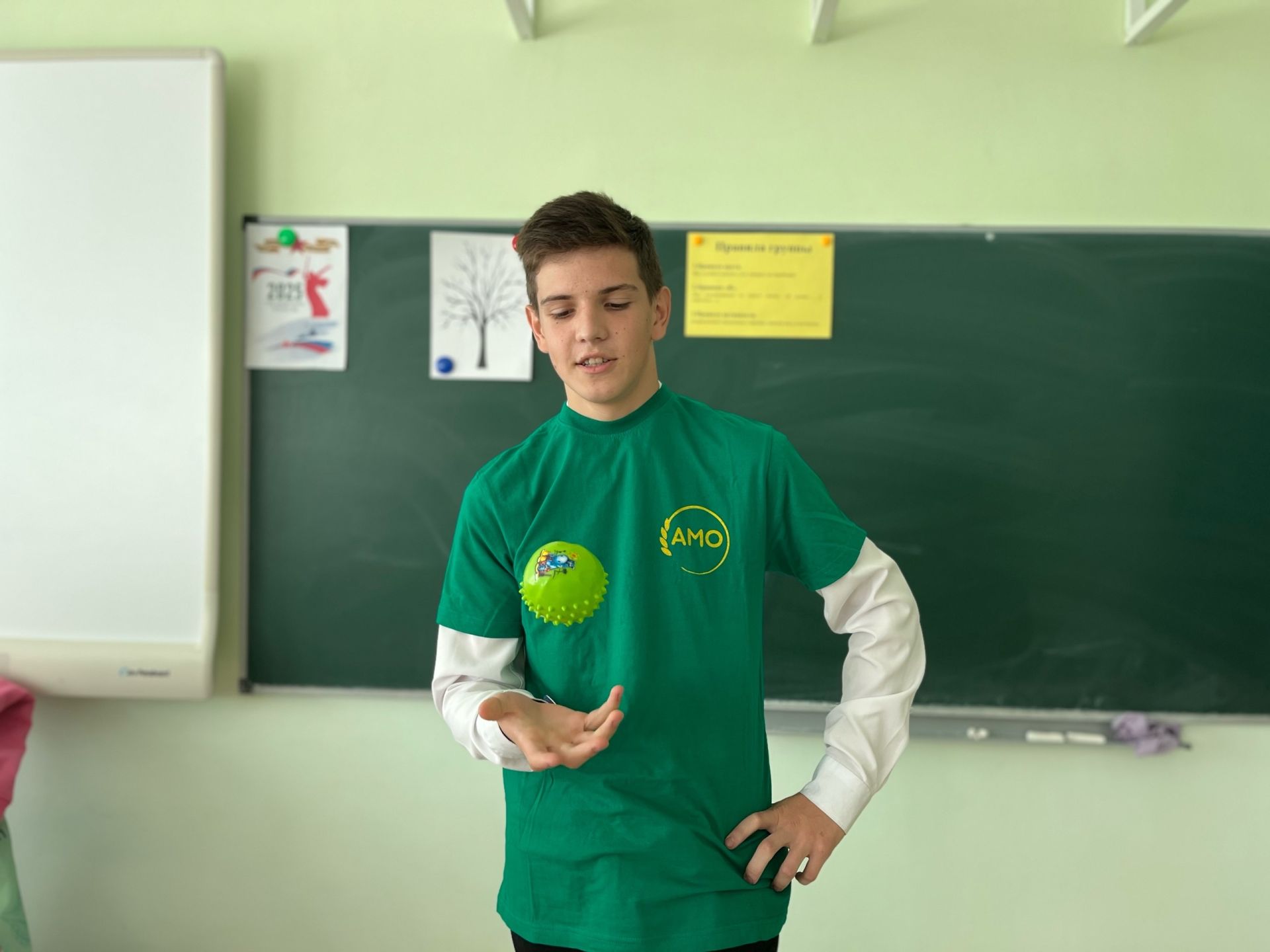 Молодежь села Чистопольского района создавали «Дерево семейного счастья»