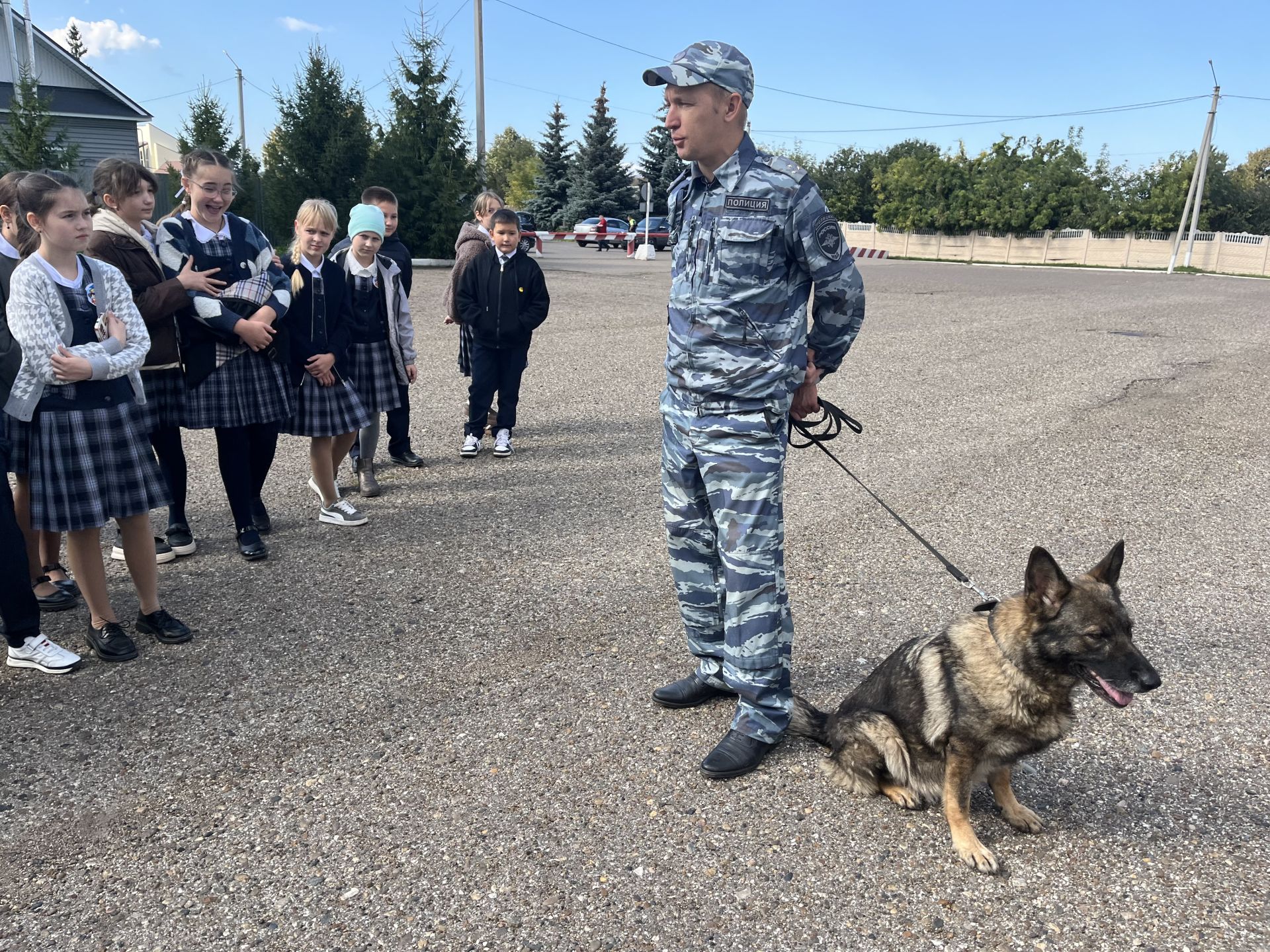 Экскурсия в мир правопорядка: чистопольские школьники знакомились с работой полиции