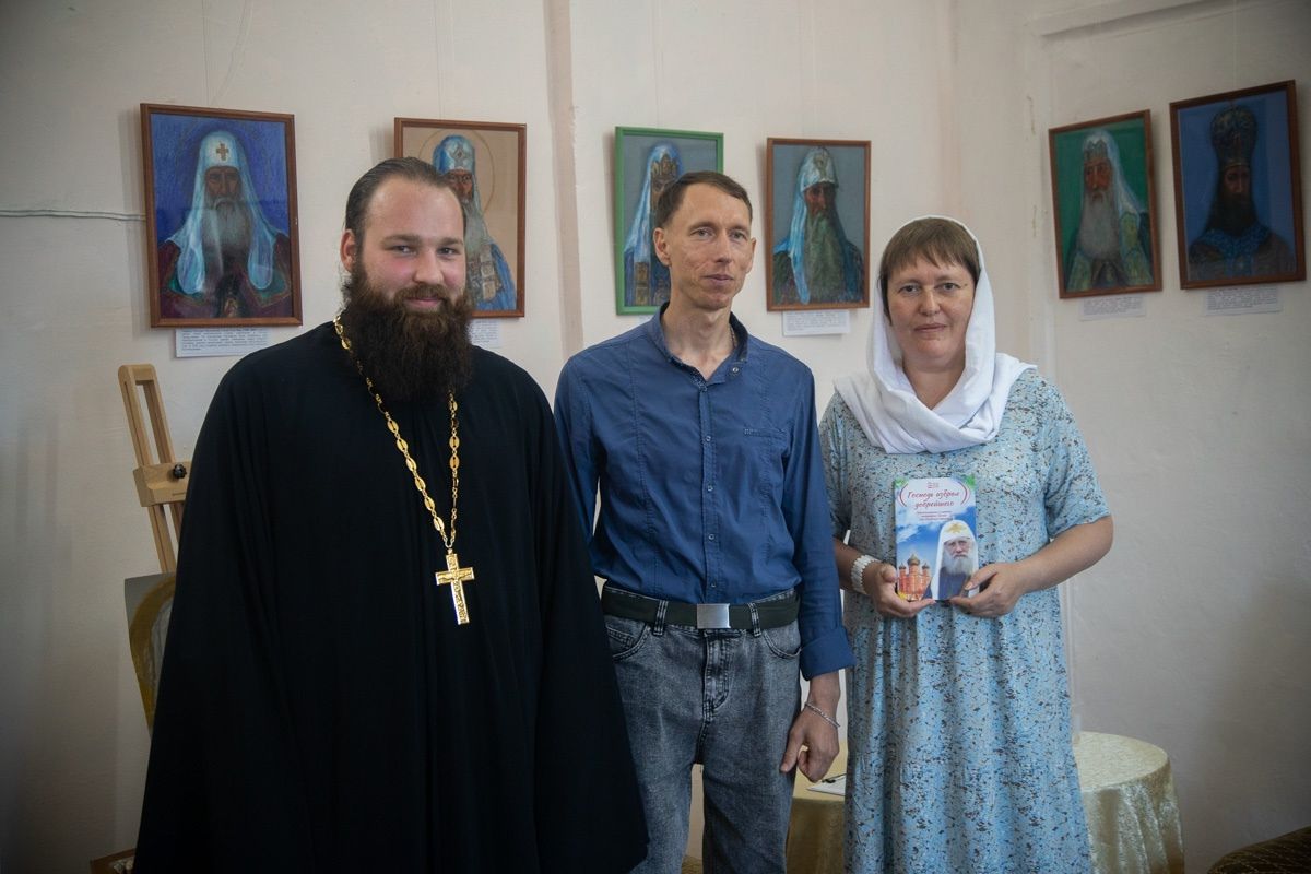 Персональная выставка портретов Патриархов открылась в Доме учителя
