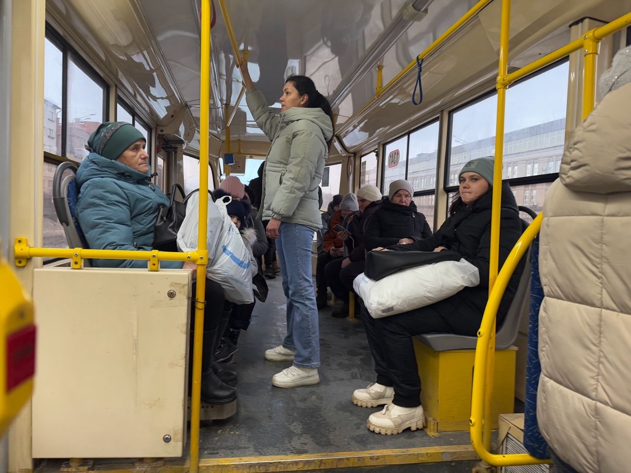В Госдуме предложили запретить высаживать из транспорта пожилых старше 75 лет