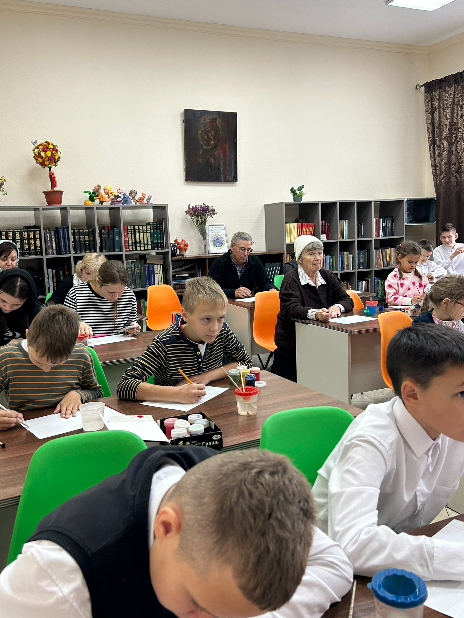 В воскресной школе прошел творческий мастер-класс с Натальей Ларионовой