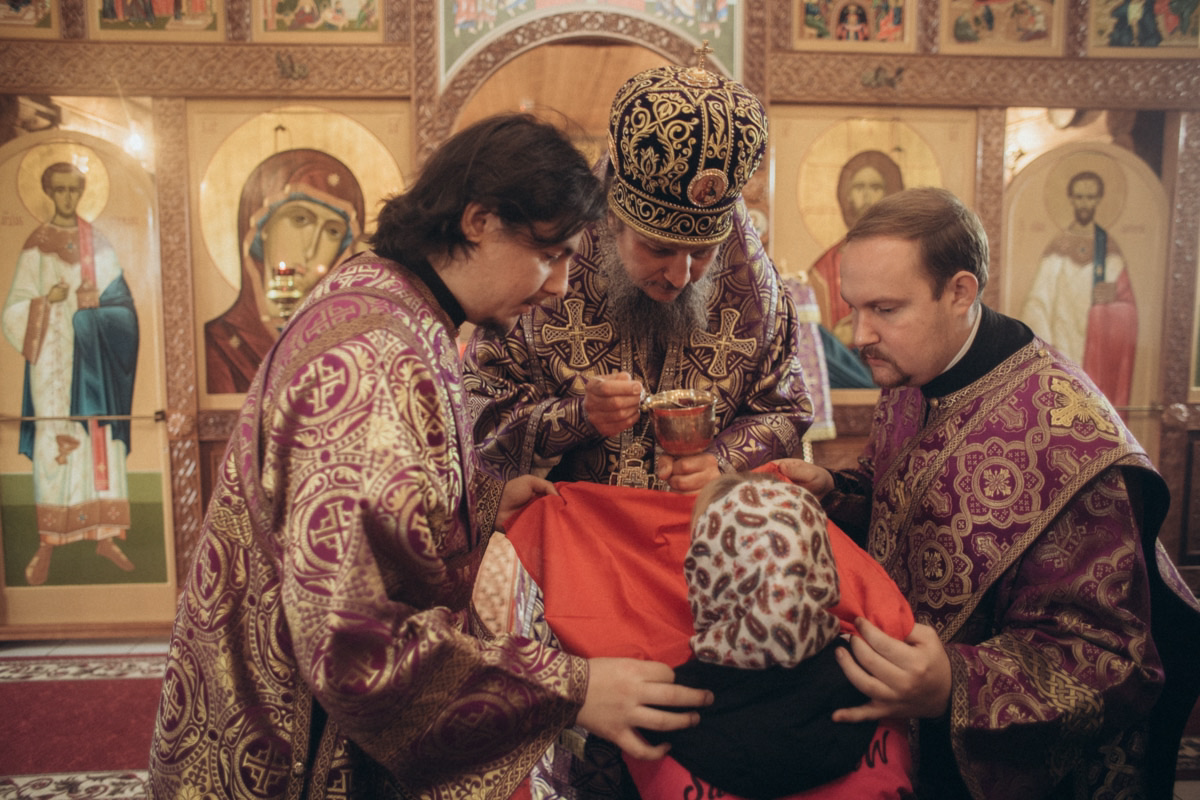 Епископ Пахомий освятил новый иконостас в храме новомучеников Чистопольских