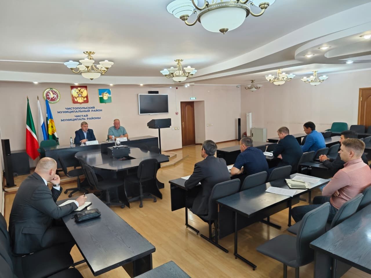 Министр транспорта и дорожного хозяйства РТ оценил ход дорожных работ в Чистополе: какие объекты ремонтируют в 2025 году