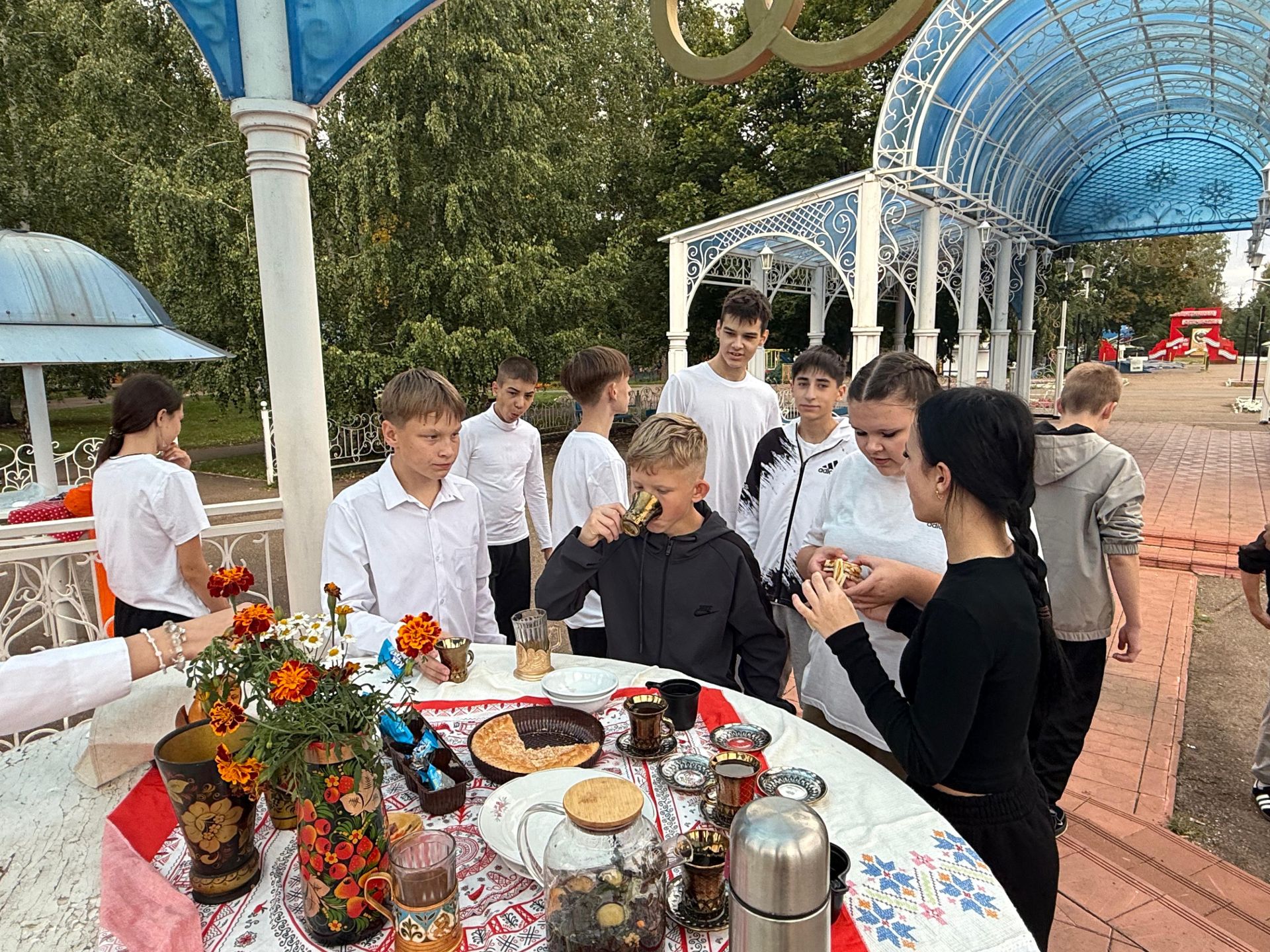 Бесплатные мастер-классы и праздник единения прошли в Скарятинском саду