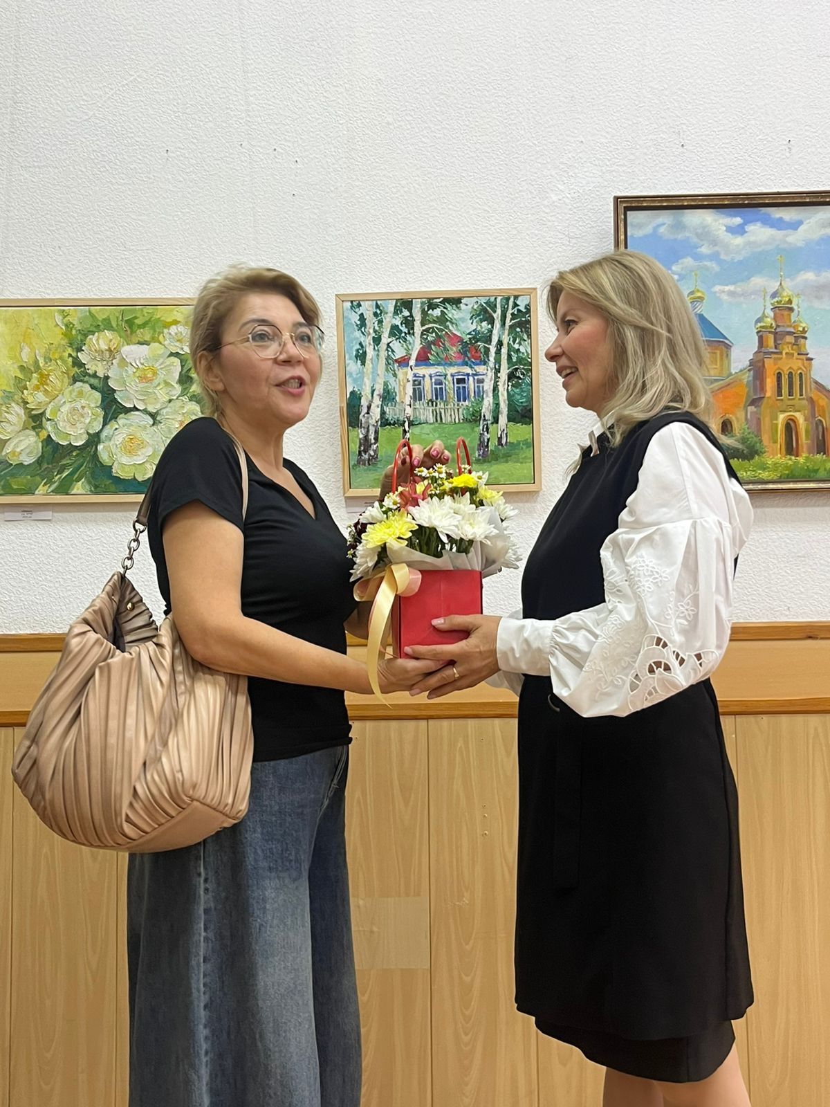 Мир в свете души: персональная выставка Натальи Ларионовой  открылась в чистопольском музее