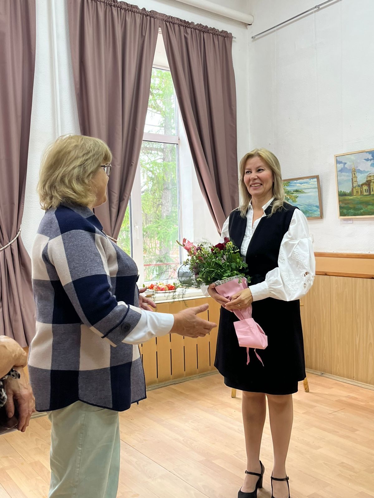 Мир в свете души: персональная выставка Натальи Ларионовой  открылась в чистопольском музее