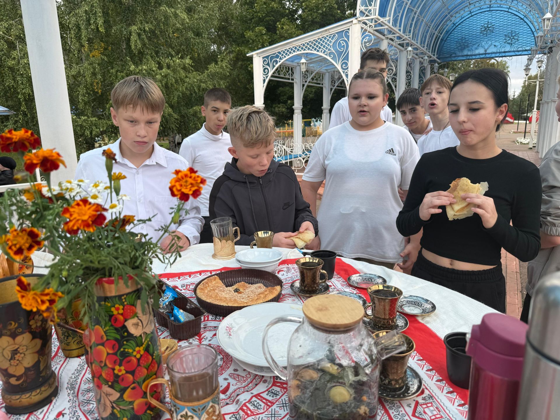 Бесплатные мастер-классы и праздник единения прошли в Скарятинском саду