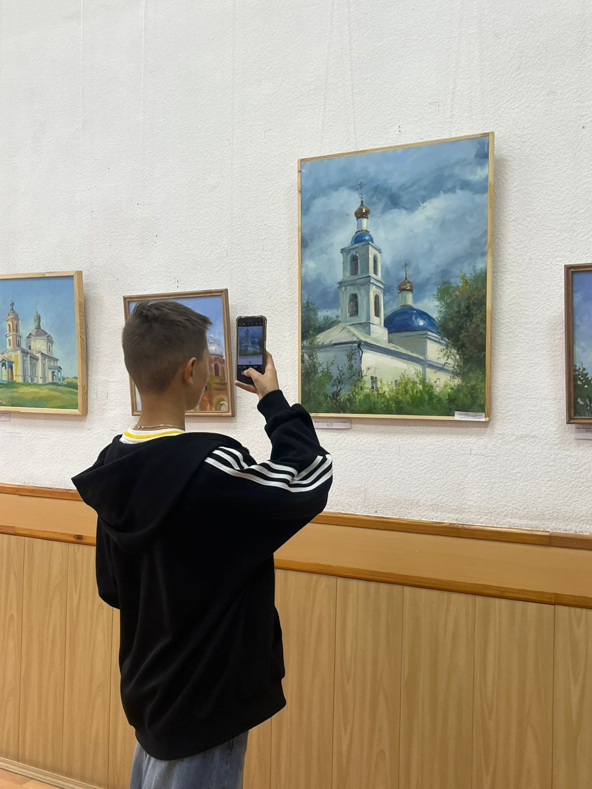 Мир в свете души: персональная выставка Натальи Ларионовой  открылась в чистопольском музее