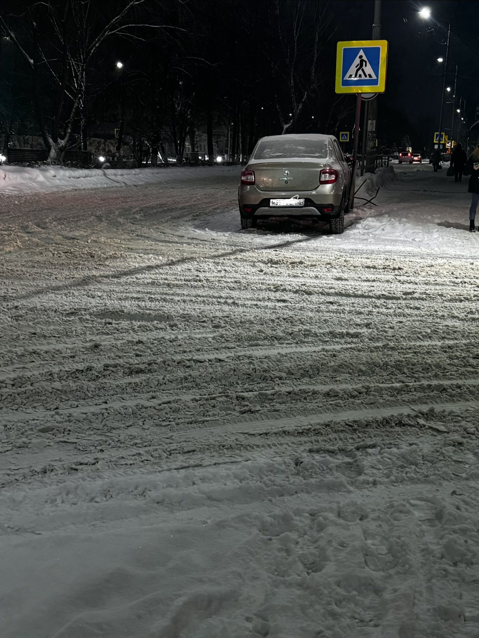 В центре Чистополя машина снесла ограждение