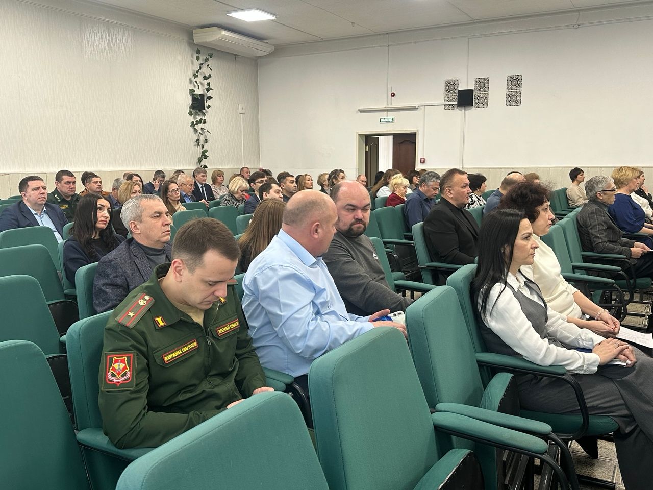 Лопатой по сугробам, инструктажом — по аферистам: о чем говорили на совещании в чистопольском муниципалитете