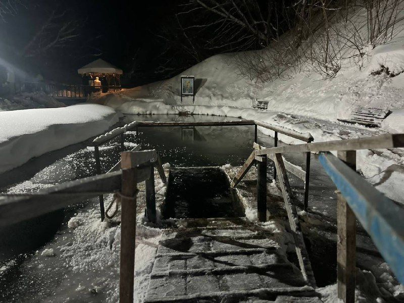 Крещенские купания: терапевт предупреждает, кому опасно окунаться в прорубь