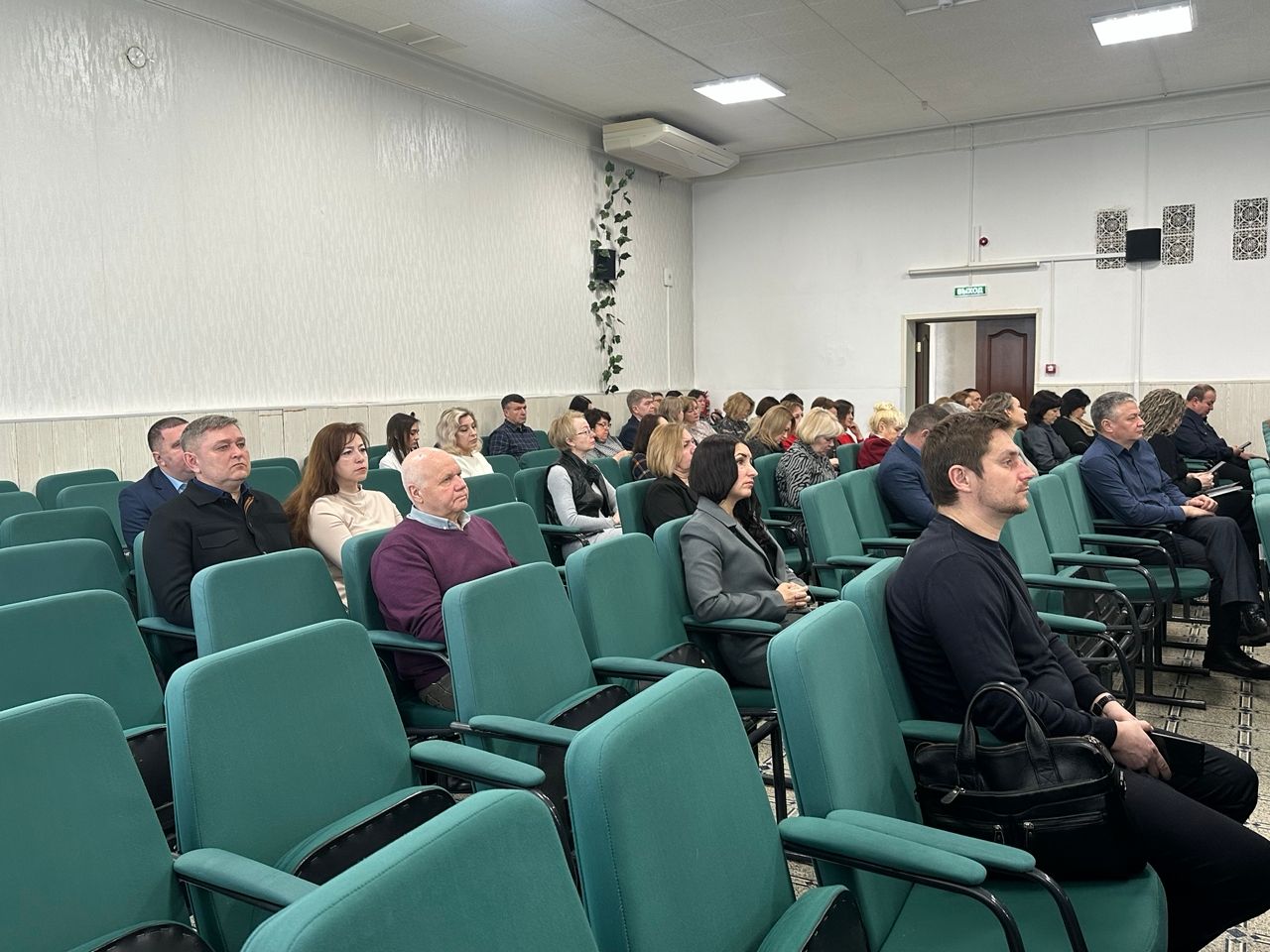 Благоустройство, бродячие собаки и открытые люки: Эдуард Хасанов обозначил приоритеты на неделю