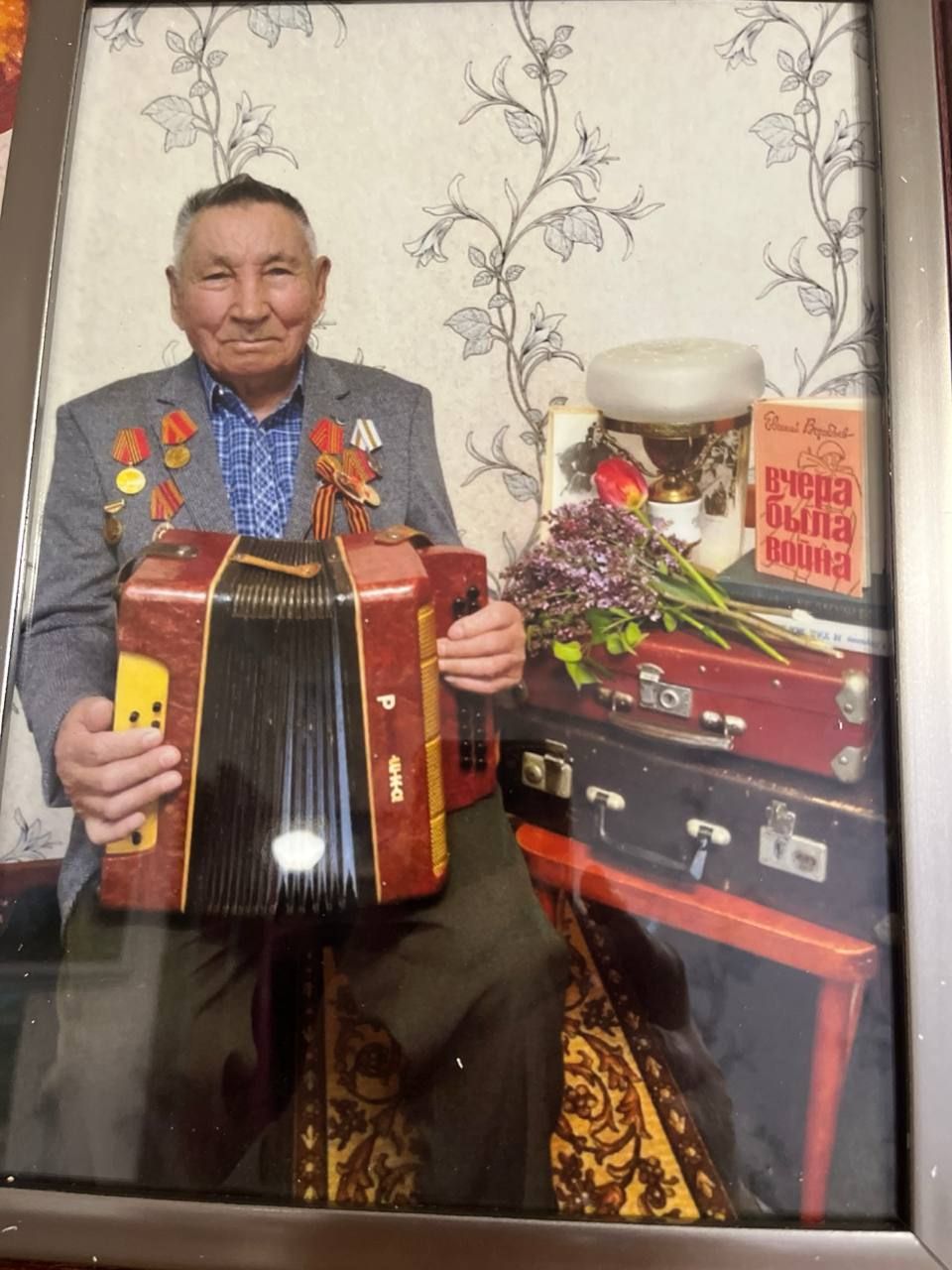 В Чистополе труженик тыла принимал поздравления с 96-летием