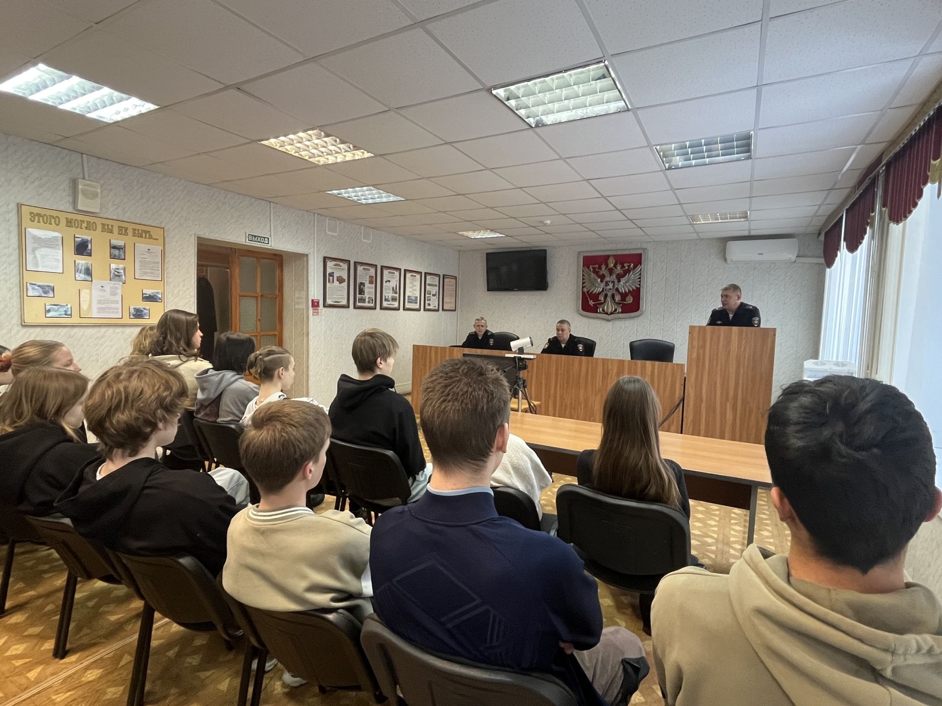 Сотрудники полиции Чистопольского района рассказали студентам о службе в органах