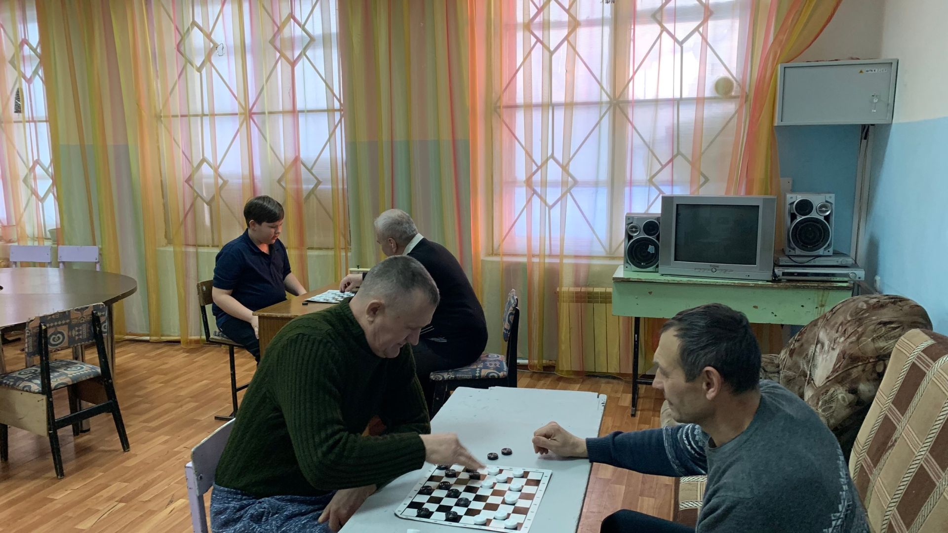 В чистопольской библиотеке прошёл «Чудо-час» для любителей шашек