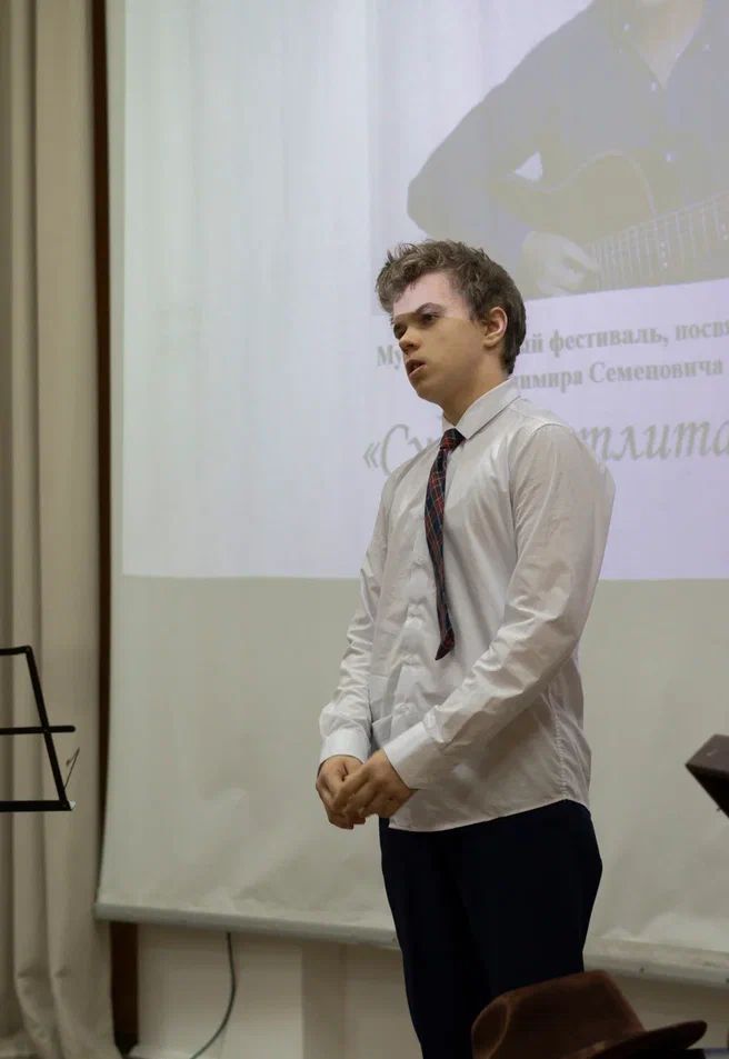 Чистопольские школьники читали и пели Высоцкого