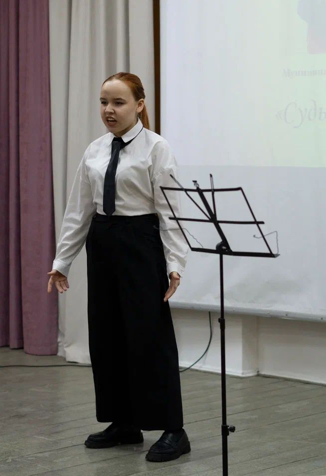 Чистопольские школьники читали и пели Высоцкого