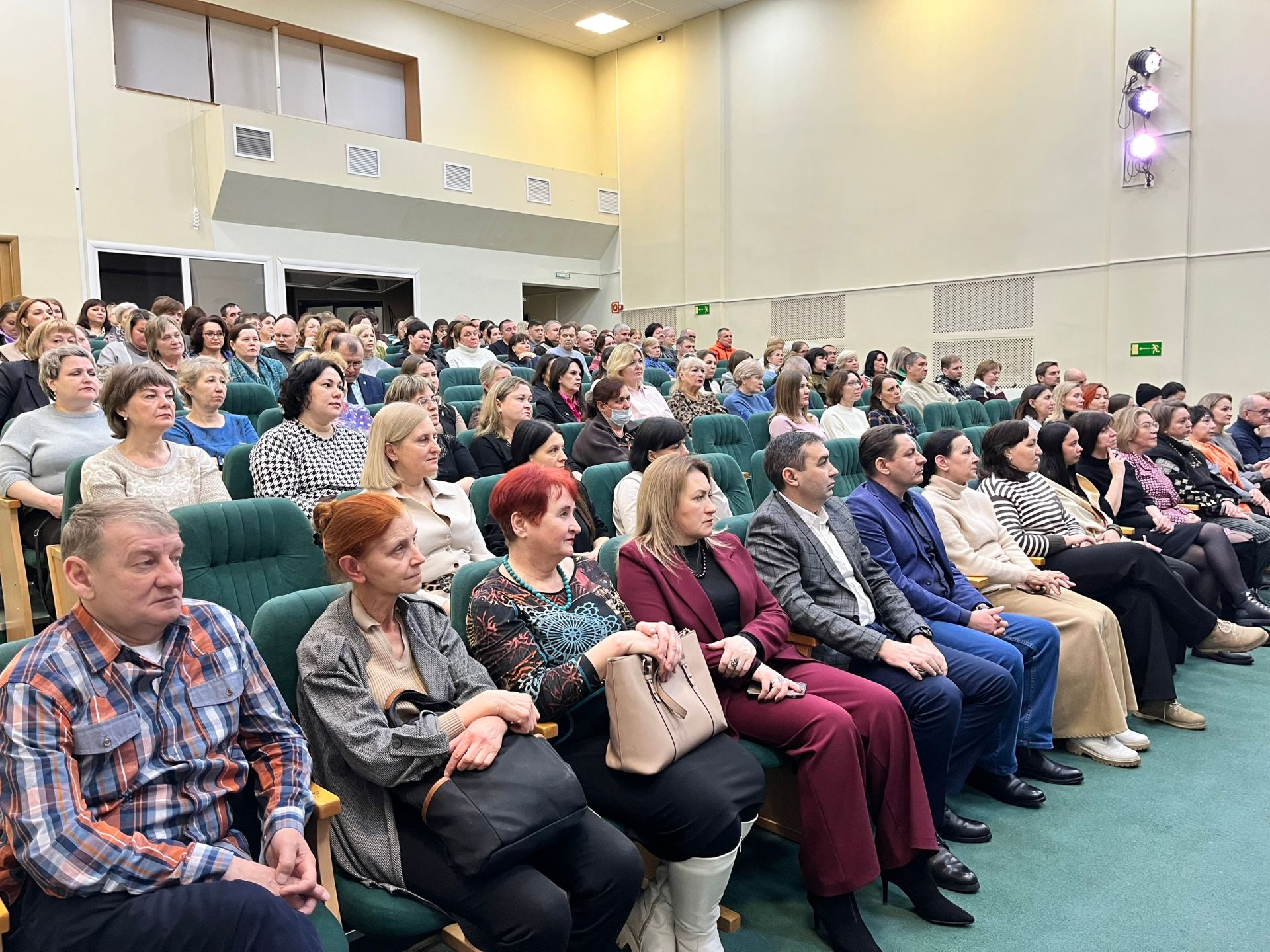 Глава Чистопольского района провёл встречу с работниками сферы молодёжной политики, спорта и культуры
