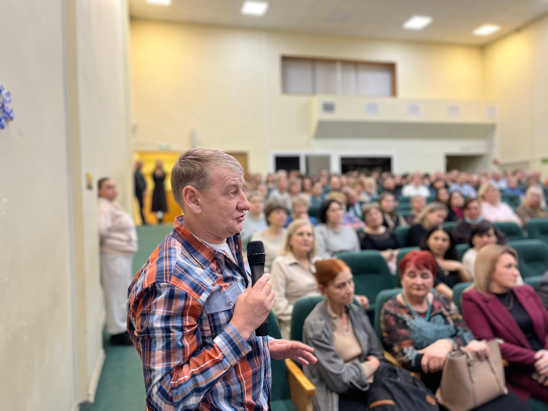 Глава Чистопольского района провёл встречу с работниками сферы молодёжной политики, спорта и культуры