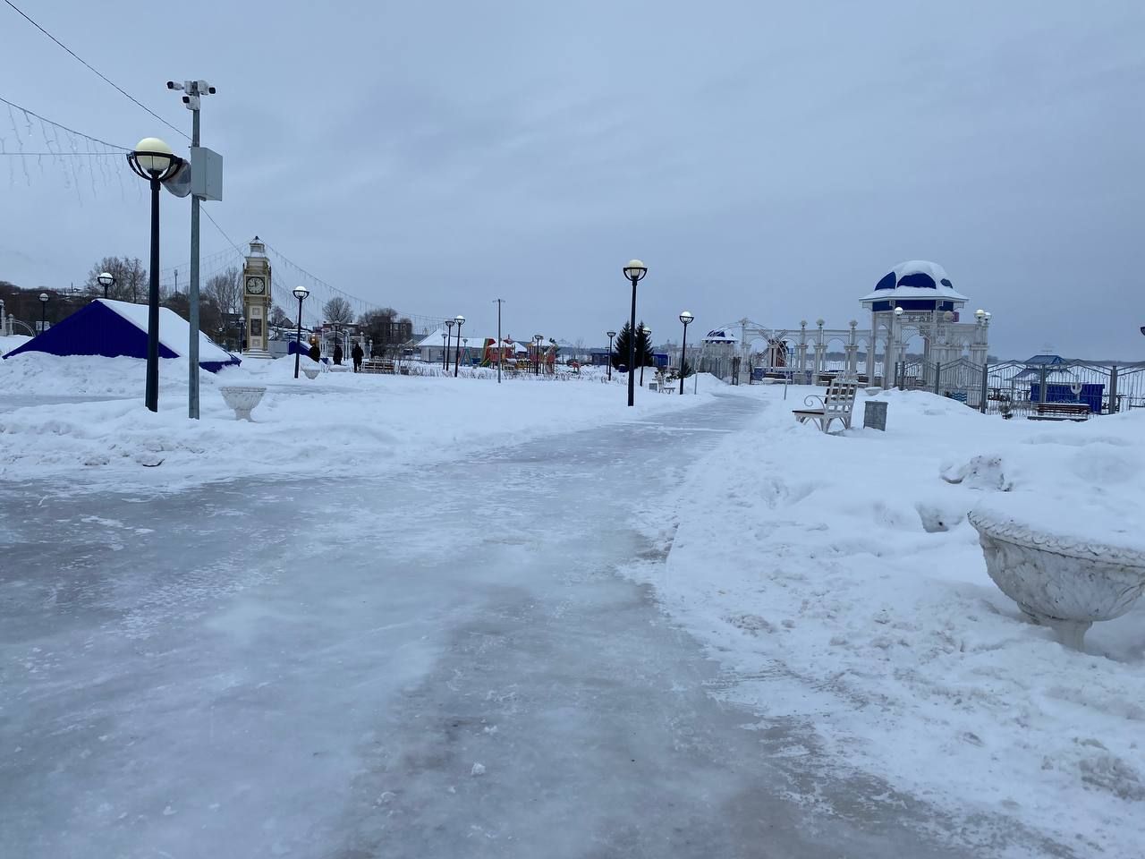 На набережной Кама в Чистополе открыли каток