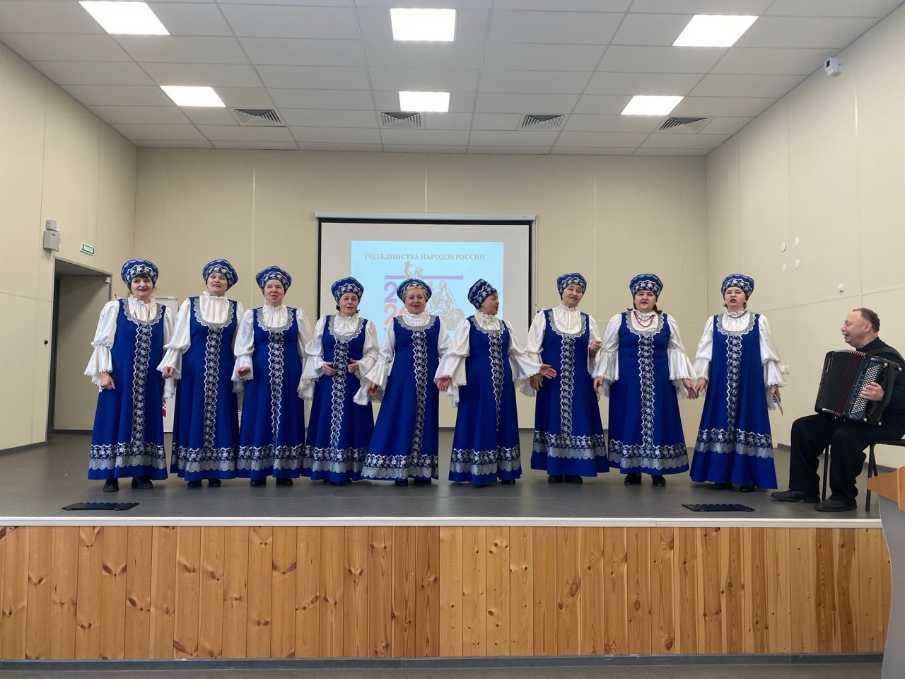 В ТОС № 2 «Поселок часовщиков» провели познавательную встречу в честь Года единства народов России