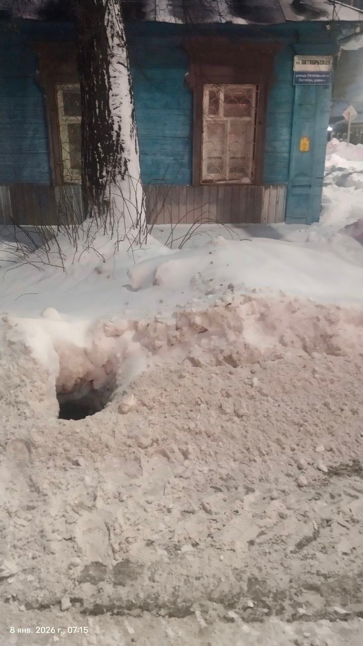 Чистопольцев предупреждают об опасности открытых люков