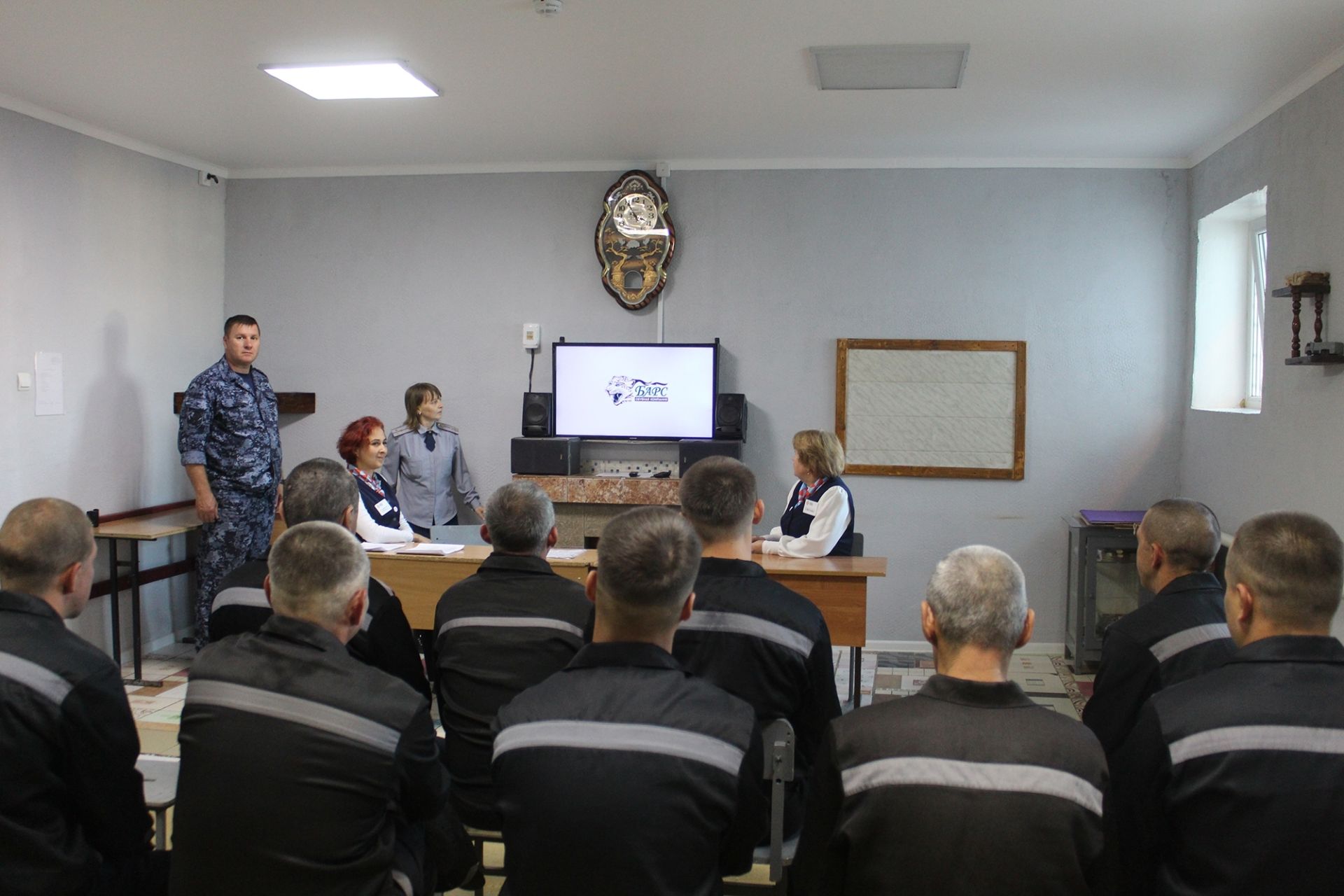 В СИЗО-5 Чистополя осуждённых научили пользоваться порталом «Работа в России»