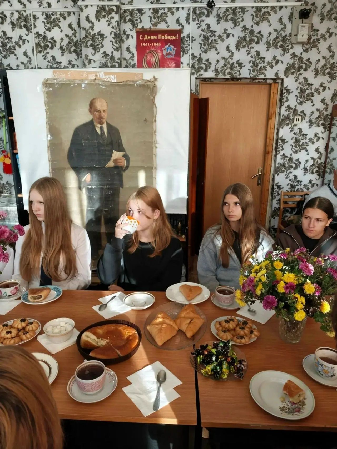 В центре «Ватан» вручили удостоверения юнармейцев