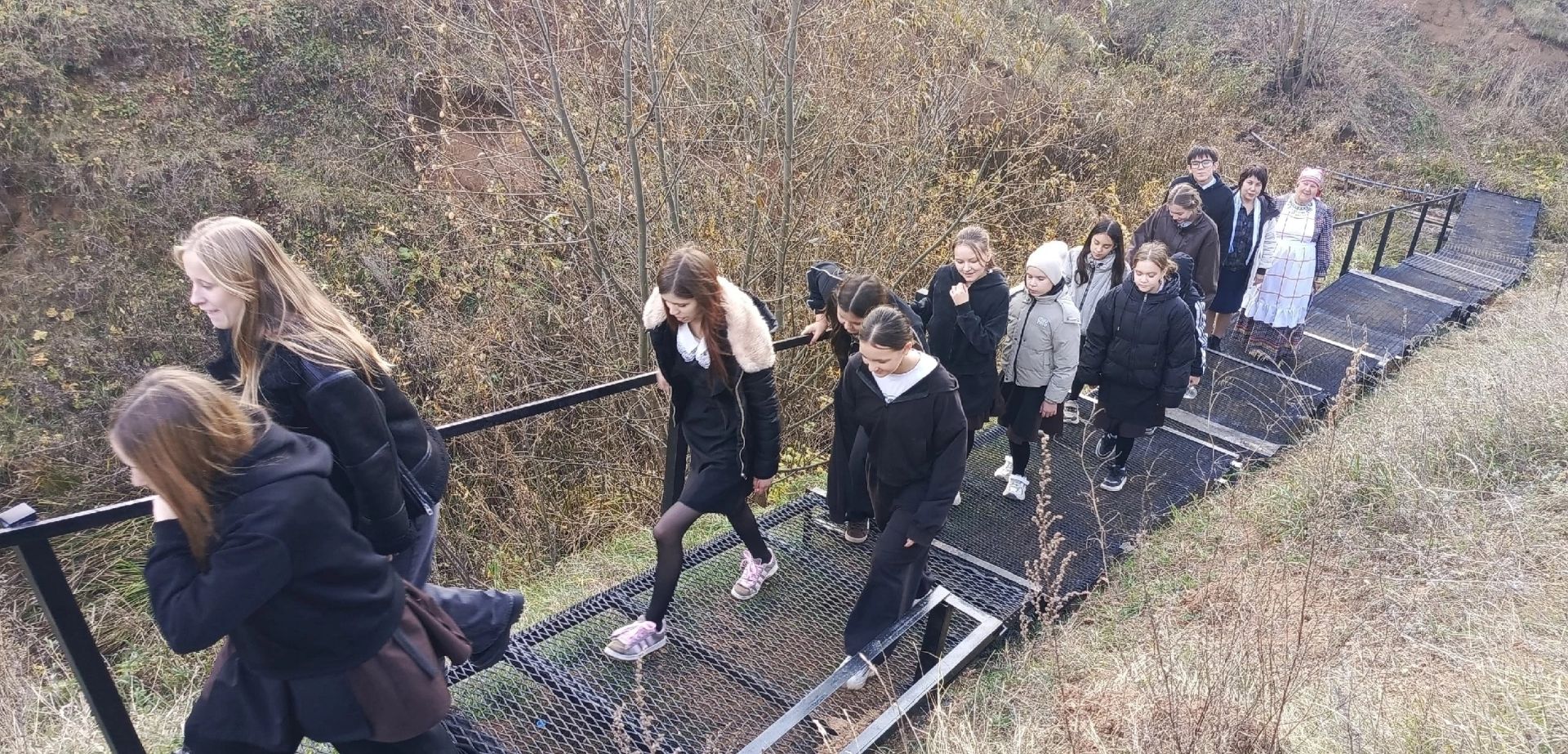 В селе Бахта открыли новую лестницу к роднику