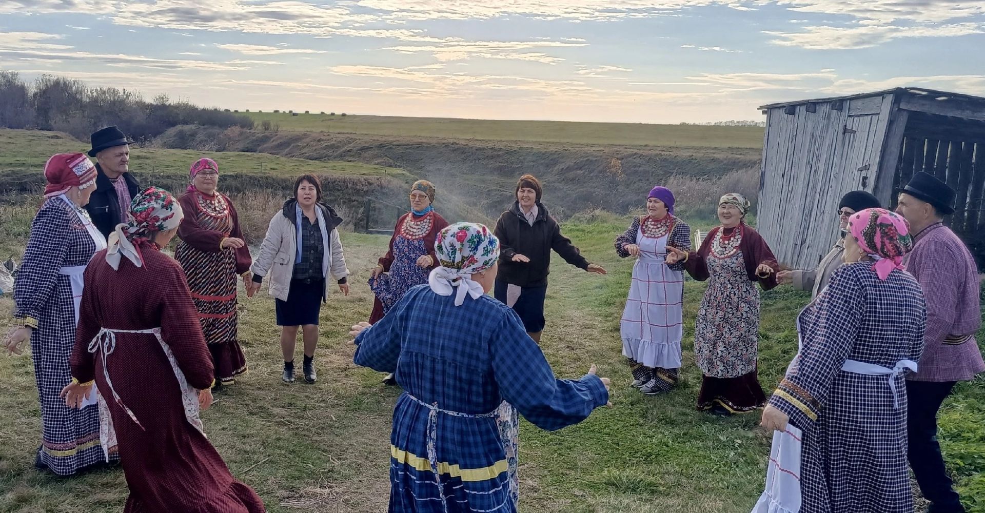 В селе Бахта открыли новую лестницу к роднику