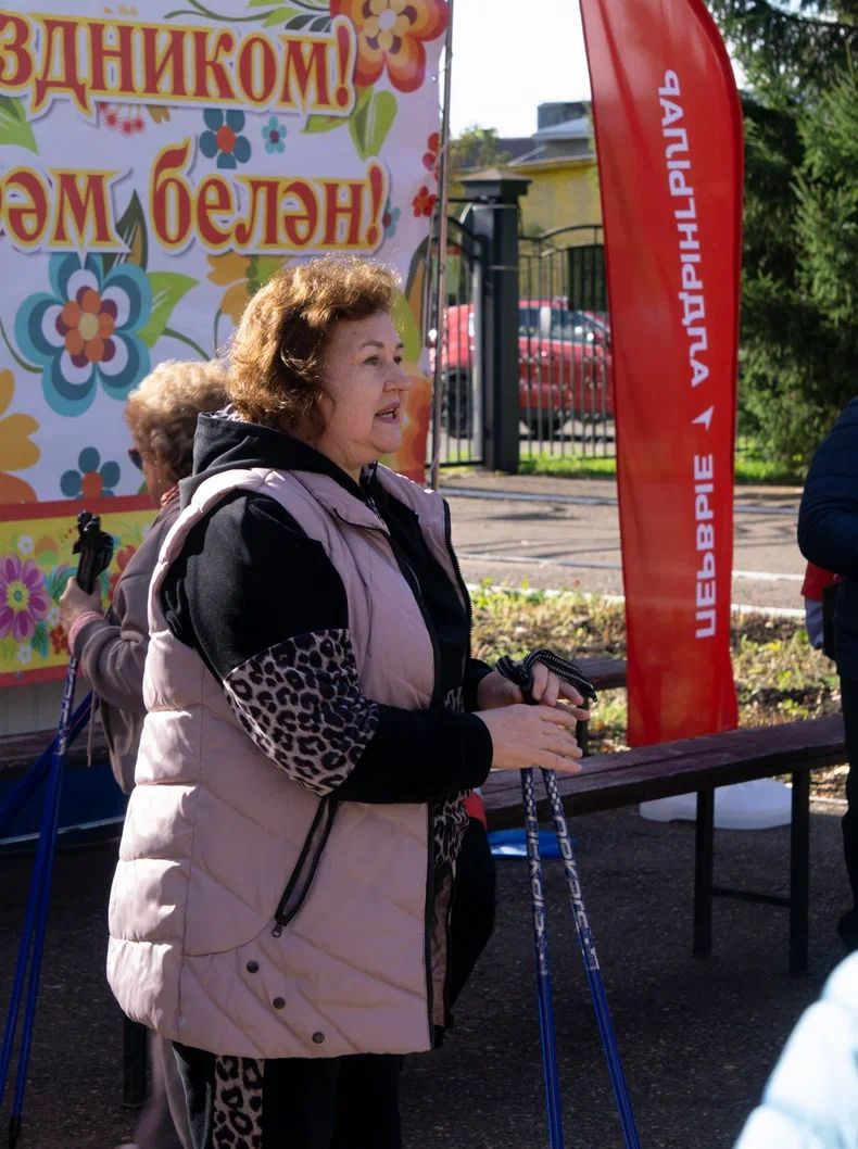 В Чистополе провели фестиваль скандинавской ходьбы