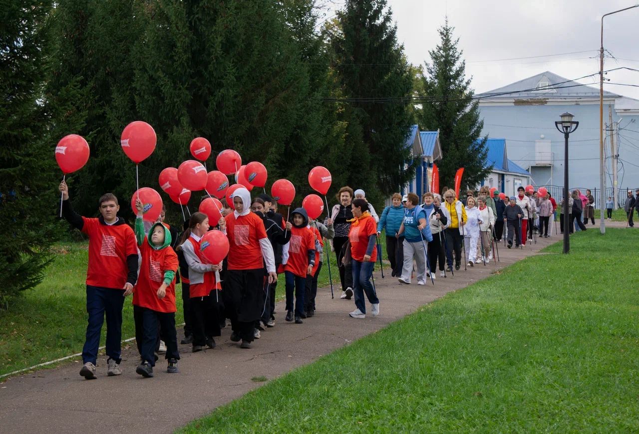 В Чистополе провели фестиваль скандинавской ходьбы