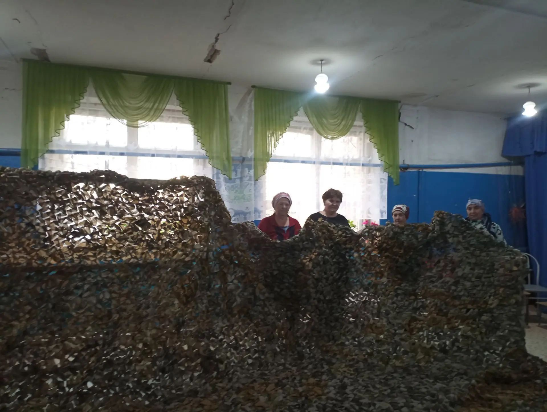 Чистай районы Исләй авылы халкы сугышчыларга маскировкалау челтәрләрен үрүне дәвам итә