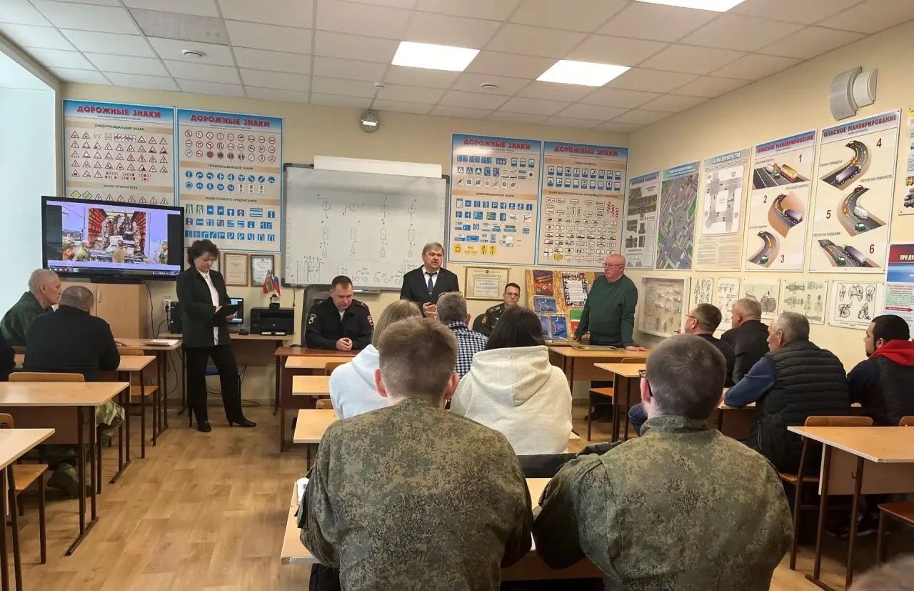 В Чистополе автошкола ДОСААФ отметила День автомобилиста