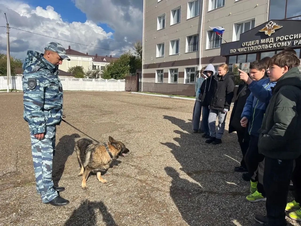Ученики Лучовской школы побывали в гостях у чистопольских полицейских
