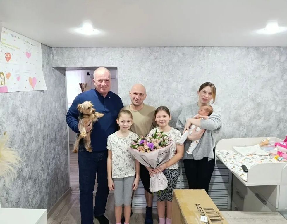 Глава Чистопольского района поздравил участника СВО с рождением дочери