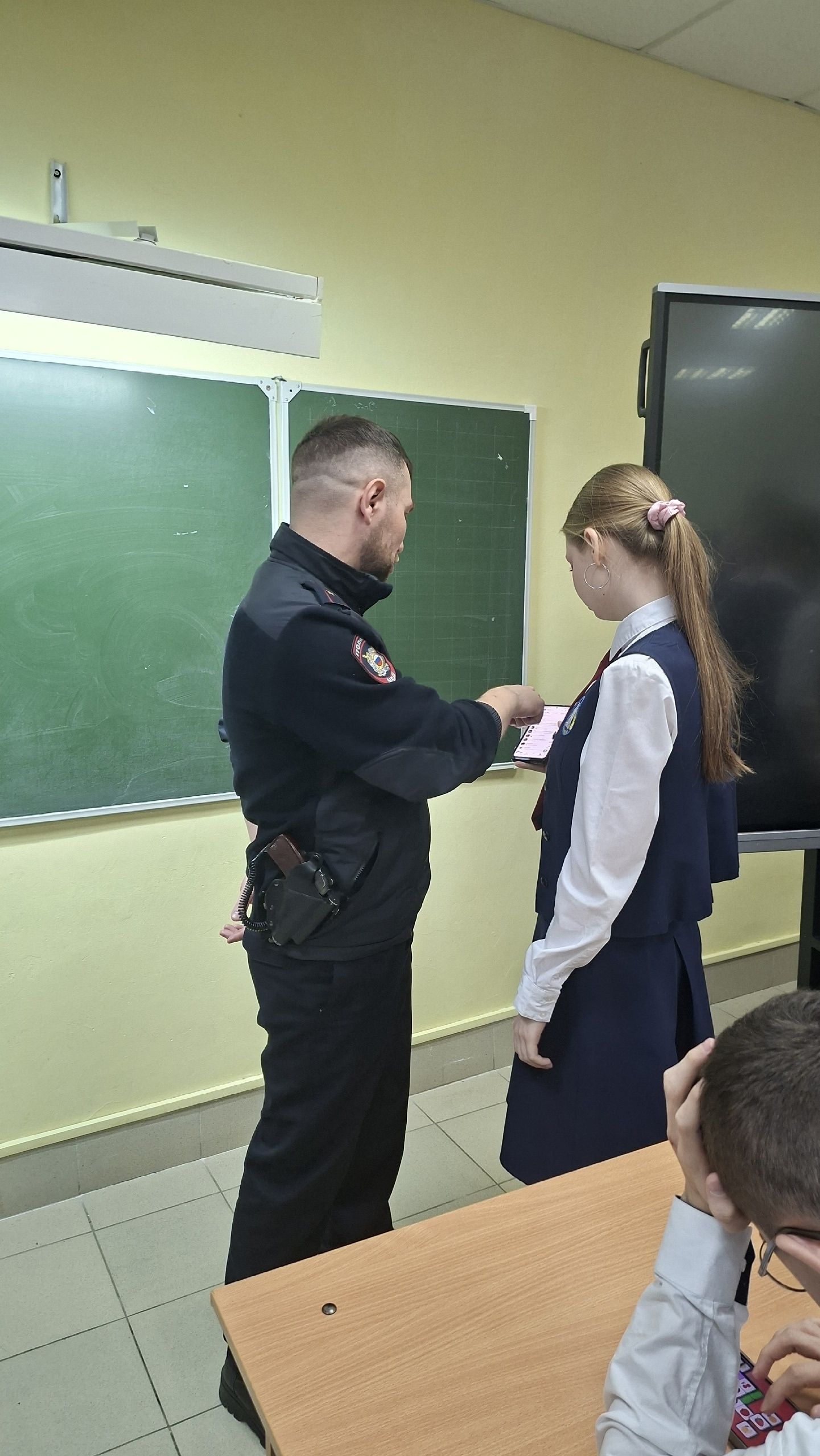 Инспектор ПДН провёл урок безопасности для чистопольских лицеистов