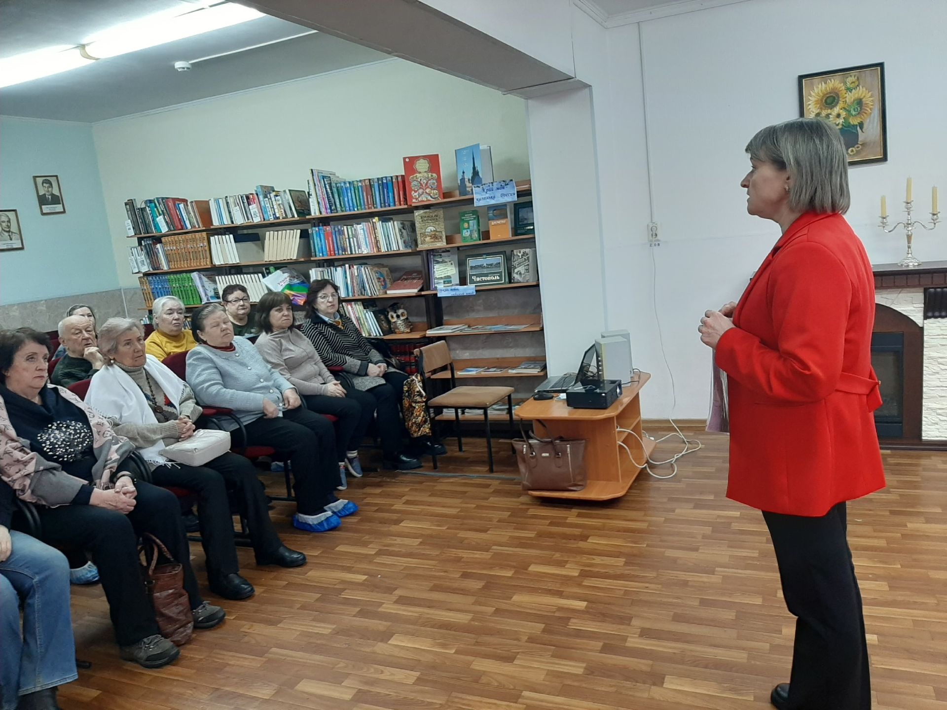 В ТОС № 2 «Посёлок часовщиков» жителям старшего поколения рассказали, как не попасть на крючок мошенников