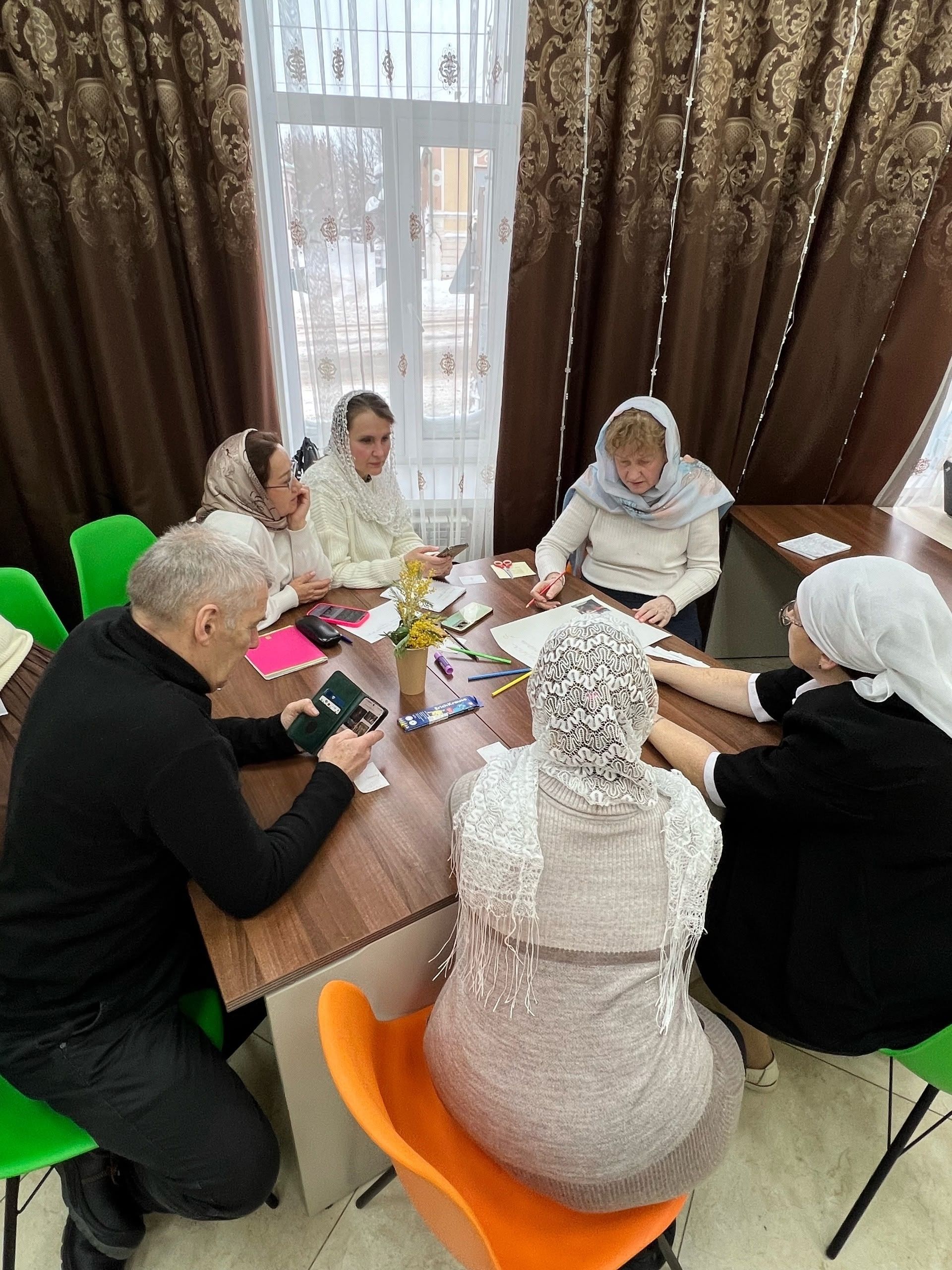«Сретение — значит встреча»: педагоги и ученики воскресной школы в Никольском соборе говорили о главном