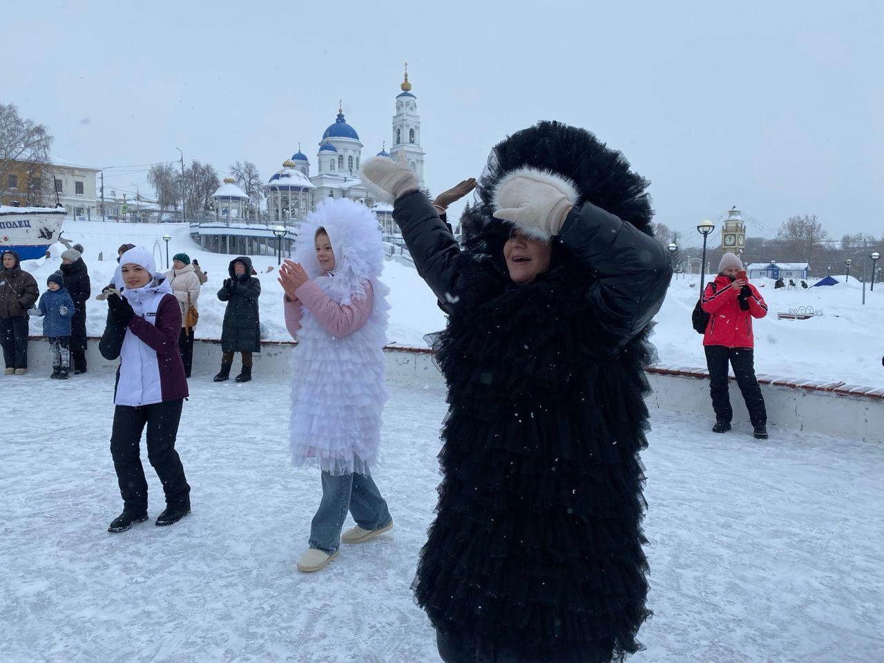Фигуралы шуу, мастерлар аллеясе, яраткан җырларыбыз: Чистайда оста куллар фестивале узды