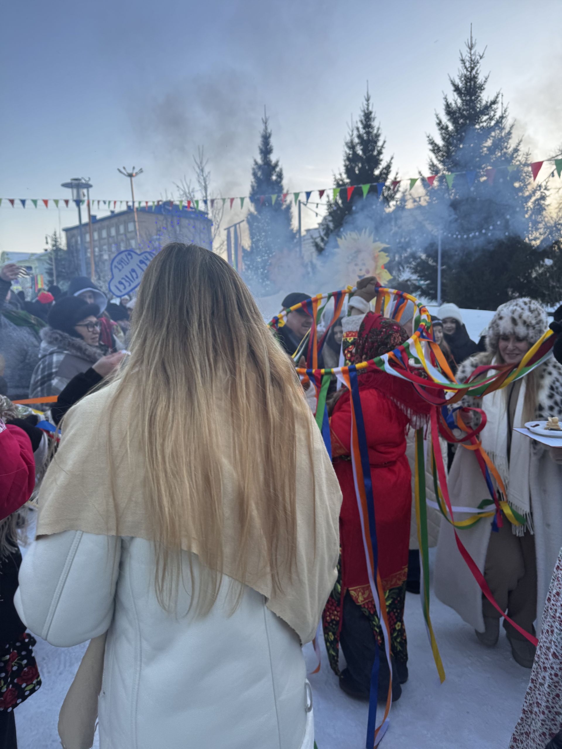 Гонки на лыжах, метание валенка и блины: в Чистополе весело отметили Молодёжную Масленицу