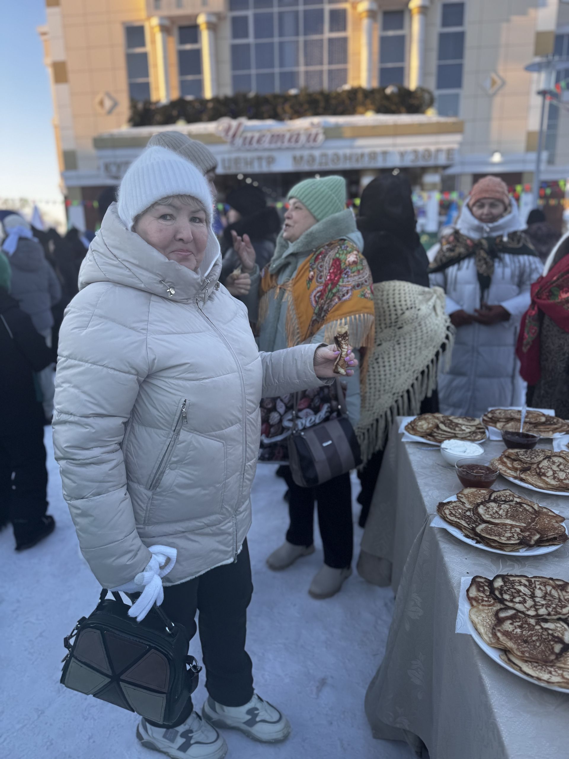 Гонки на лыжах, метание валенка и блины: в Чистополе весело отметили Молодёжную Масленицу